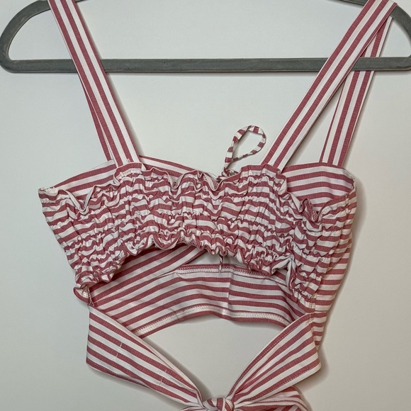 Modern Sunday Keyhole Tank - Picture 6 of 8